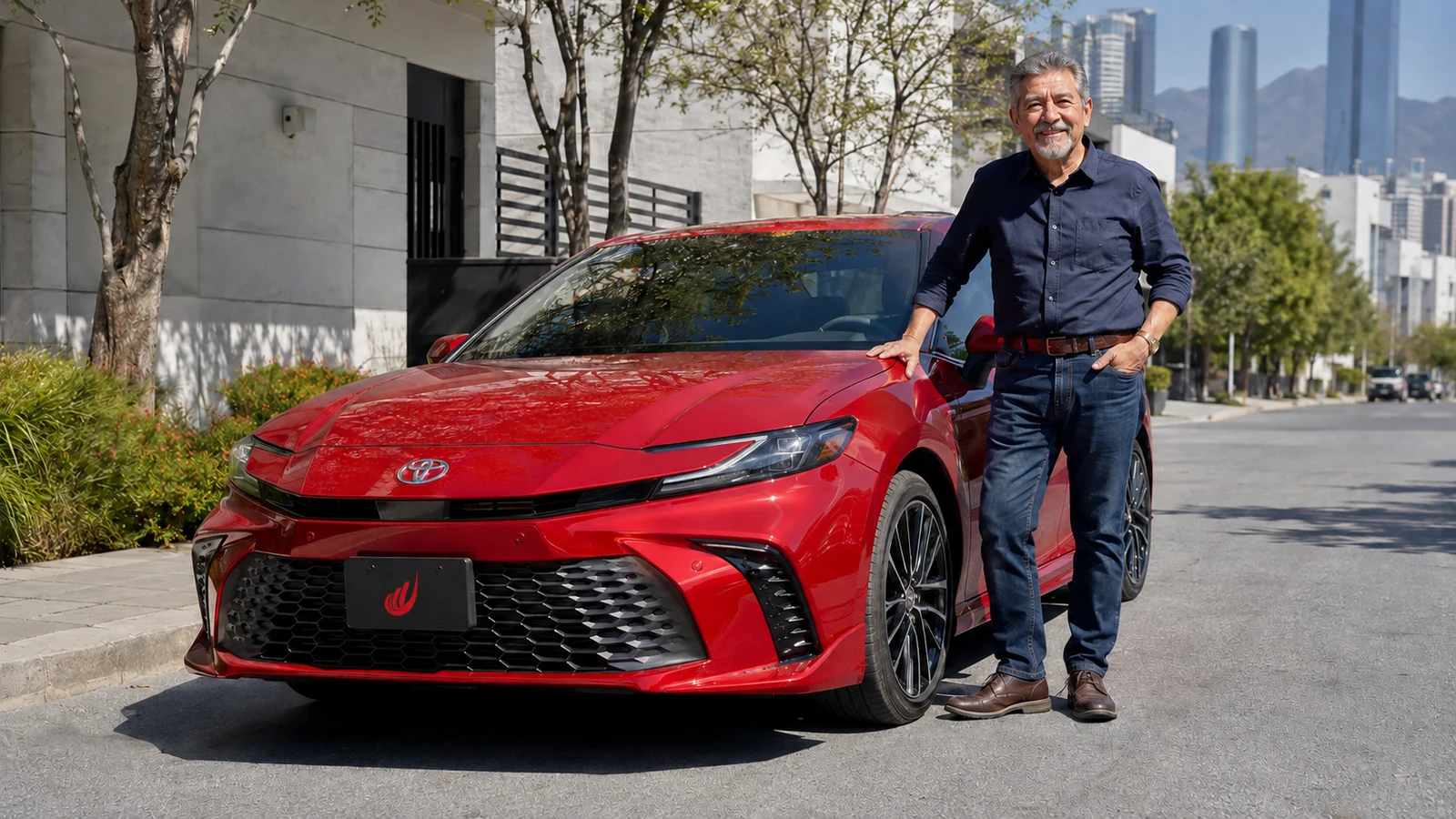 Fabián Benitez con su Camry 2024